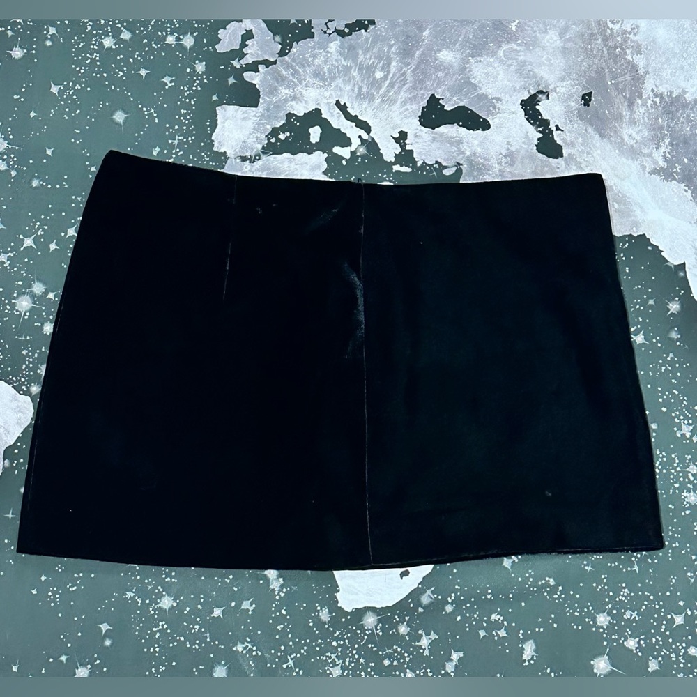 Zara Women’s Black Velvet Style Mini Skirt